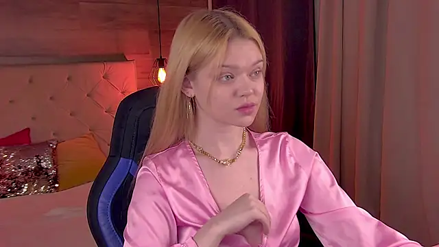 Snapshot of AdeleCartier chatting on 02-23-25, 02:18 AdeleCartier online show from 02-23-25, 02:18