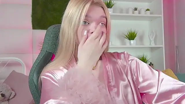 Snapshot of AdeleCartier chatting on 03-09-25, 03:54 AdeleCartier online show from 03-09-25, 03:54