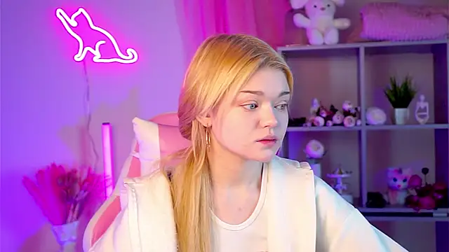 Snapshot of AdeleCartier chatting on 03-19-25, 09:27 AdeleCartier online show from 03-19-25, 09:27