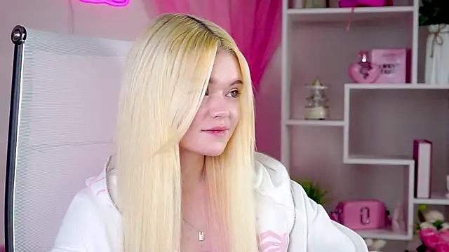 Snapshot of AdeleCartier chatting on 04-16-26, 12:55 AdeleCartier online show from 04-16-26, 12:55