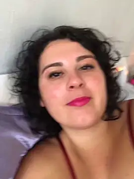 Snapshot of LunaSoleil9 chatting on 02-08-25, 11:12 LunaSoleil9 online show from 02-08-25, 11:12