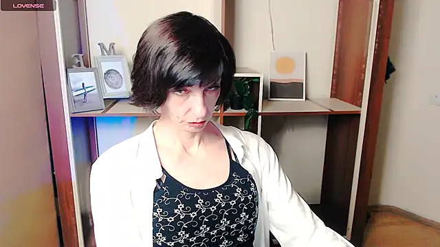  AngeliaFlow  online show from 10-15-25, 06:57