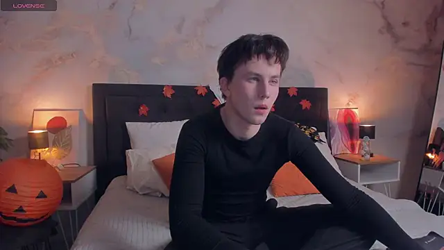 AdrianoAubert online show from 10-27-25, 04:05