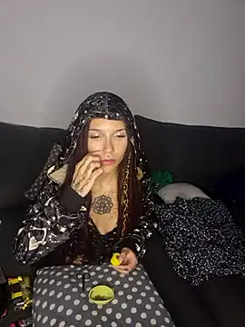 Snapshot of nickelfie chatting on 03-01-25, 10:53 nickelfie online show from 03-01-25, 10:53