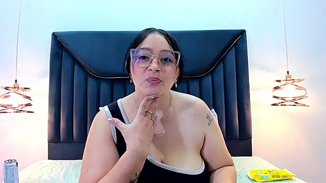 ZamiraGates online show from 02-26-25, 08:37