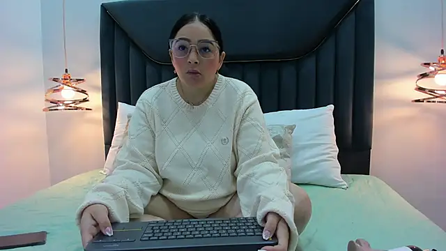 ZamiraGates online show from 03-18-25, 04:58