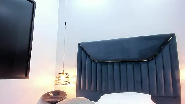 ZamiraGates online show from 09-28-25, 04:18