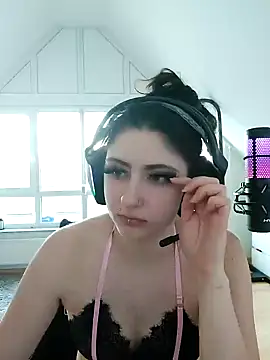 Snapshot of Gamergirl-Linela chatting on 02-05-25, 04:03 Gamergirl-Linela online show from 02-05-25, 04:03