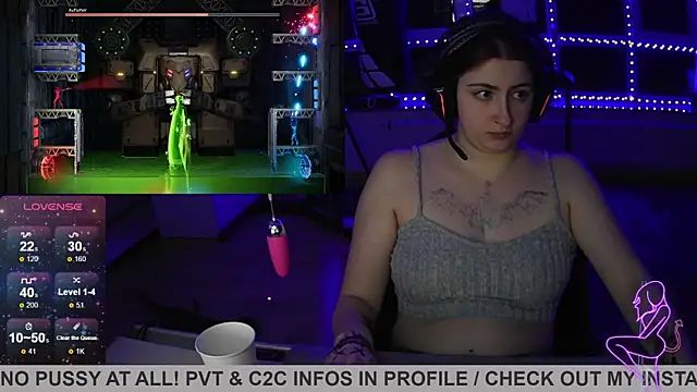 Snapshot of Gamergirl-Linela chatting on 03-11-25, 01:59 Gamergirl-Linela online show from 03-11-25, 01:59