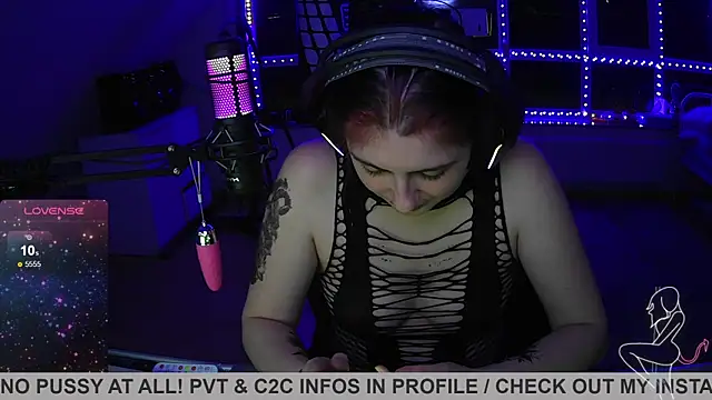 Snapshot of Gamergirl-Linela chatting on 03-18-25, 10:26 Gamergirl-Linela online show from 03-18-25, 10:26