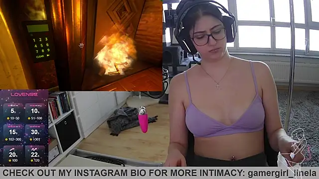 Snapshot of Gamergirl-Linela chatting on 10-21-25, 09:54 Gamergirl-Linela online show from 10-21-25, 09:54