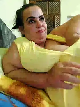 Snapshot of IvettkeXXX chatting on 10-16-25, 02:40 IvettkeXXX online show from 10-16-25, 02:40