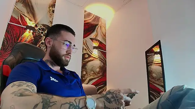 Luke davis01 online show from 11-18-25, 02:43