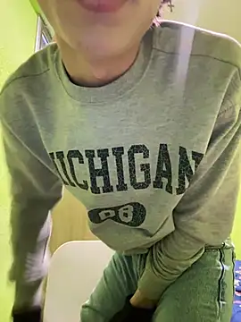 Snapshot of stormmart18 chatting on 02-06-25, 03:09 stormmart18 online show from 02-06-25, 03:09