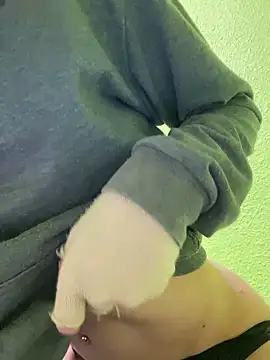 Snapshot of stormmart18 chatting on 02-08-25, 12:17 stormmart18 online show from 02-08-25, 12:17