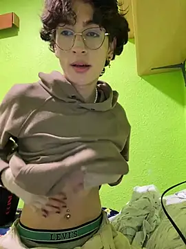 Snapshot of stormmart18 chatting on 02-11-25, 04:35 stormmart18 online show from 02-11-25, 04:35