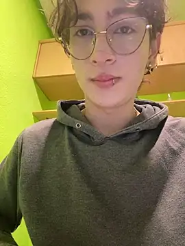 Snapshot of stormmart18 chatting on 03-18-25, 05:53 stormmart18 online show from 03-18-25, 05:53