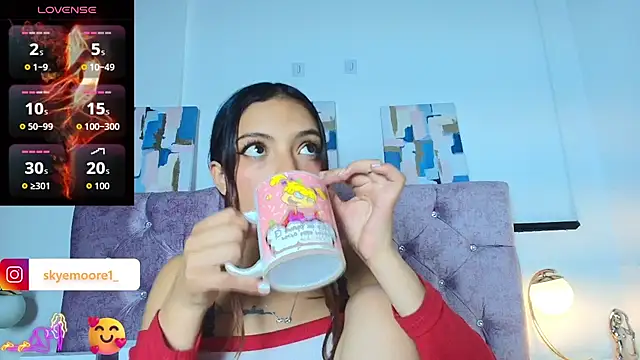 Skye Moore online show from 10-10-25, 07:24