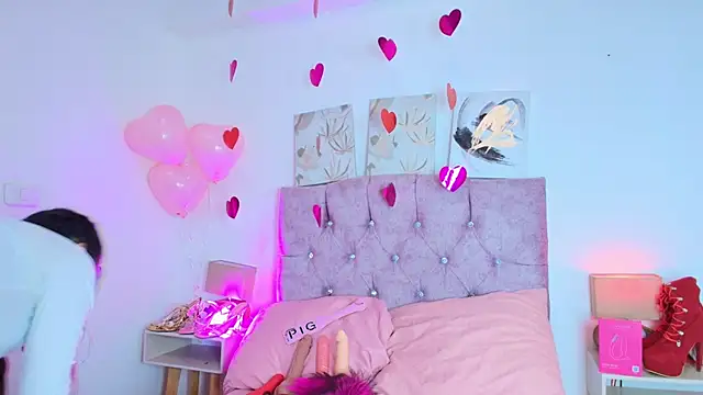 Skye Moore online show from 02-18-26, 06:15