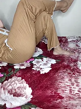 Snapshot of Malika-697 chatting on 11-05-25, 07:47 Malika-697 online show from 11-05-25, 07:47