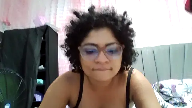 Snapshot of Tana_latin chatting on 10-08-25, 12:41 Tana latin online show from 10-08-25, 12:41