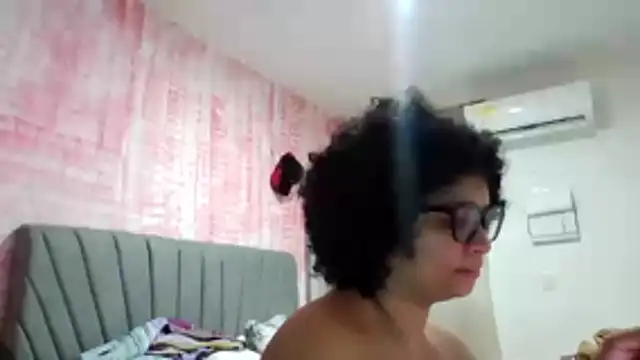 Snapshot of Tana_latin chatting on 12-20-25, 12:18 Tana latin online show from 12-20-25, 12:18