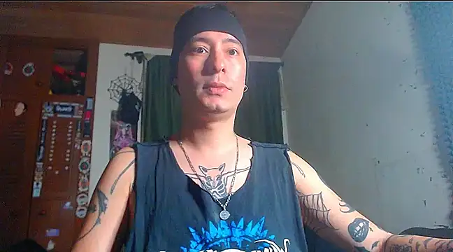 Snapshot of vampireathome chatting on 02-05-25, 07:29 vampireathome online show from 02-05-25, 07:29