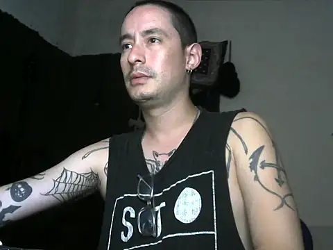 Snapshot of vampireathome chatting on 09-18-25, 02:57 vampireathome online show from 09-18-25, 02:57