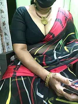 Snapshot of niiveditha chatting on 11-15-25, 11:07 niiveditha online show from 11-15-25, 11:07