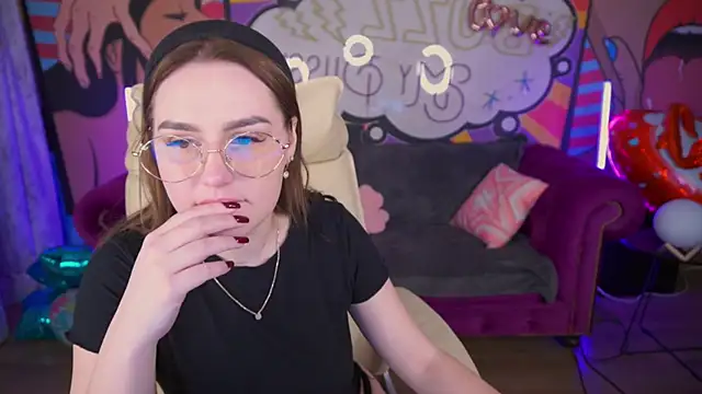 Snapshot of DivineJass chatting on 02-21-25, 05:56 DivineJass online show from 02-21-25, 05:56