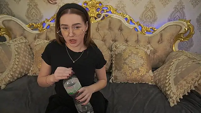 Snapshot of DivineJass chatting on 03-06-25, 01:05 DivineJass online show from 03-06-25, 01:05