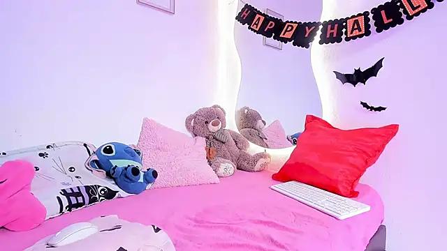 Abbiee 8 online show from 10-28-25, 03:14