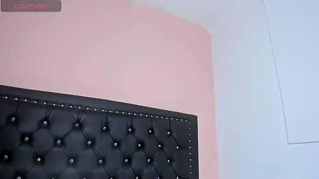 nina caster online show from 02-12-25, 03:51