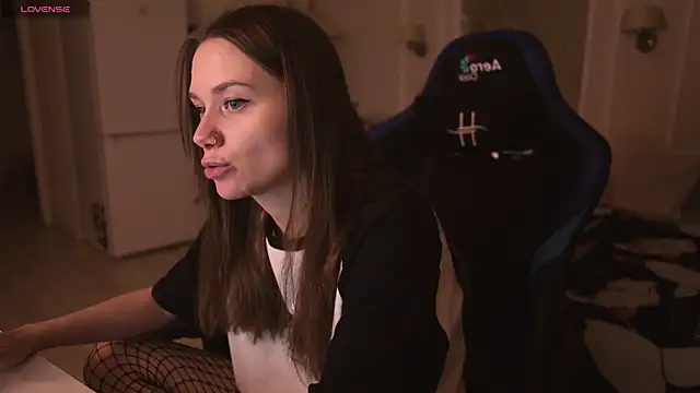 Snapshot of alexa_feels_ chatting on 02-16-25, 06:43 alexa feels online show from 02-16-25, 06:43