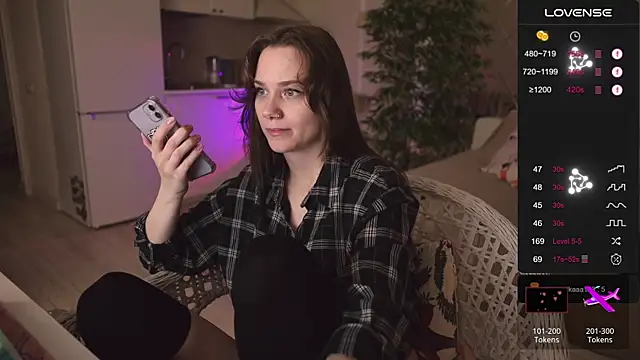 Snapshot of alexa_feels_ chatting on 10-17-25, 03:58 alexa feels online show from 10-17-25, 03:58