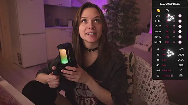 Snapshot of alexa_feels_ chatting on 11-07-25, 04:07 alexa feels online show from 11-07-25, 04:07