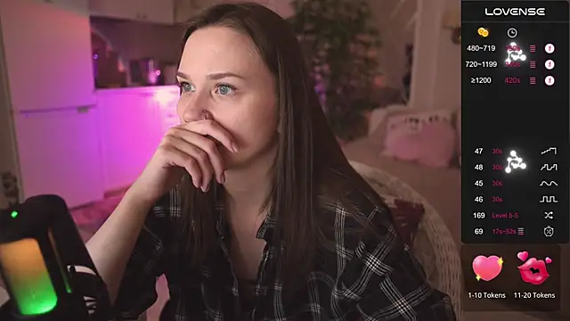 Snapshot of alexa_feels_ chatting on 11-14-25, 05:22 alexa feels online show from 11-14-25, 05:22