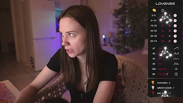 Snapshot of alexa_feels_ chatting on 11-21-25, 05:11 alexa feels online show from 11-21-25, 05:11