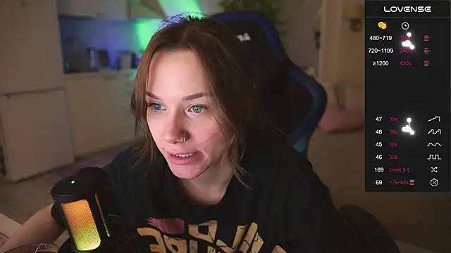 Snapshot of alexa_feels_ chatting on 11-27-25, 03:58 alexa feels online show from 11-27-25, 03:58