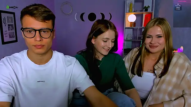 Snapshot of catherine_kitty chatting on 09-12-25, 07:14 catherine kitty online show from 09-12-25, 07:14