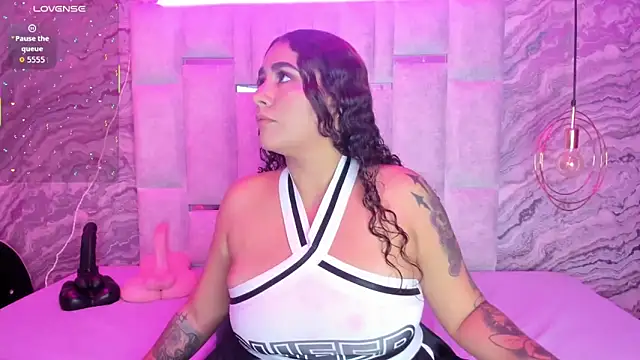 Snapshot of MelissaBloomm chatting on 11-06-25, 02:40 MelissaBloomm online show from 11-06-25, 02:40