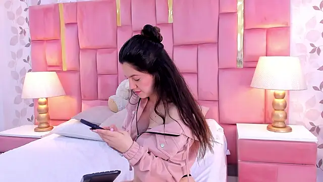 Snapshot of ArianaFranco chatting on 12-17-25, 05:19 ArianaFranco online show from 12-17-25, 05:19