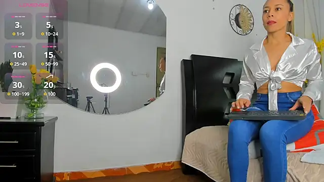 Snapshot of Dakotacarvajal chatting on 11-12-25, 04:18 Dakotacarvajal online show from 11-12-25, 04:18