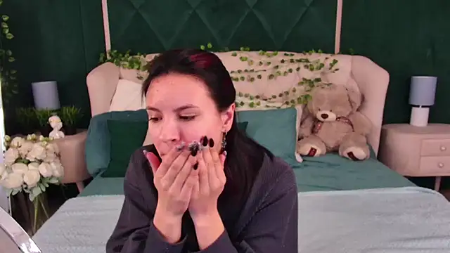 Kiara Rolls online show from 02-12-25, 08:40