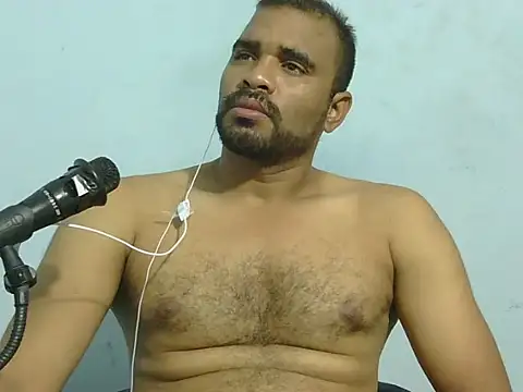 Snapshot of YOX22 chatting on 02-24-26, 06:22 YOX22 online show from 02-24-26, 06:22