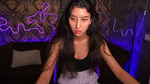 CharmMocco online show from 02-11-25, 07:23