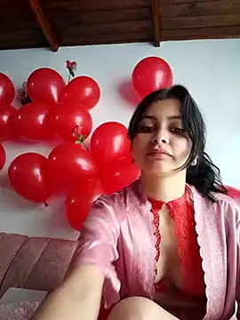 Snapshot of CHLOE_ISABELL chatting on 02-14-25, 02:44 CHLOE ISABELL online show from 02-14-25, 02:44