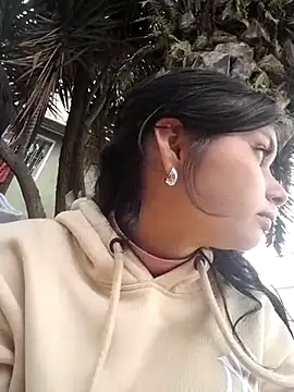 Snapshot of CHLOE_ISABELL chatting on 03-06-25, 04:07 CHLOE ISABELL online show from 03-06-25, 04:07