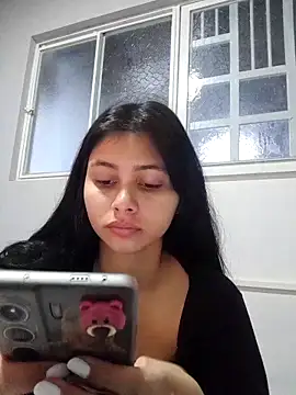 Snapshot of CHLOE_ISABELL chatting on 09-18-25, 05:15 CHLOE ISABELL online show from 09-18-25, 05:15