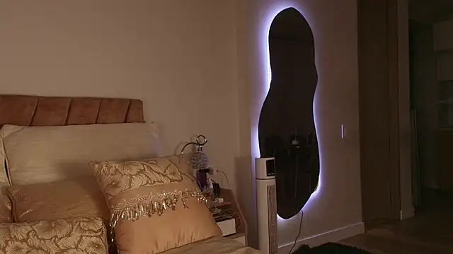 Samantha blaree  online show from 12-23-25, 01:14